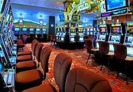 Antarmuka aplikasi mobile pas judi menampilkan pilihan sportsbook dan live casino