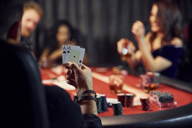 Studio live Roulette VIP pas judi dengan dealer profesional dan tampilan roda multi-kamera